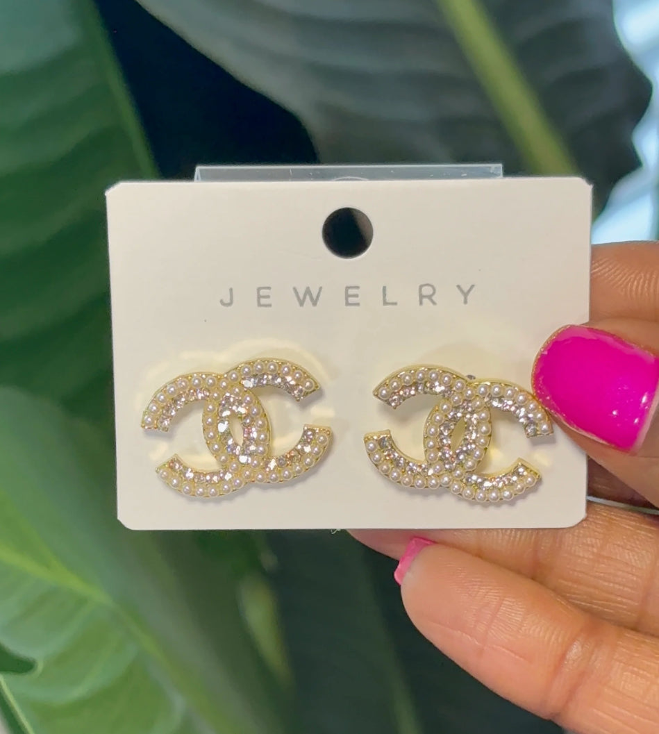 Pretty pearl Stud Earrings